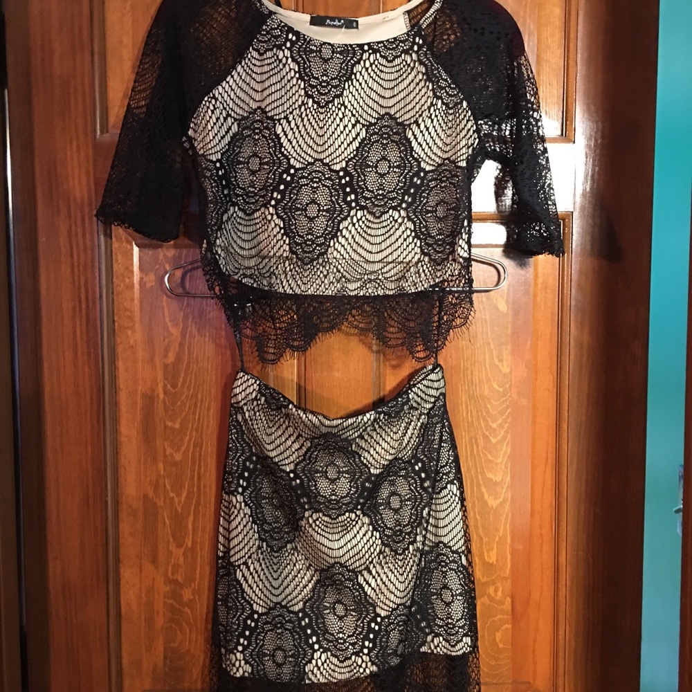 Papaya 2 Piece NWT Lace overlay Shirt & Skirt set